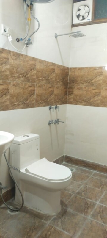 Attached Bathroom in 2 BHK Builder Floor at Malviya Nagar – for Rent