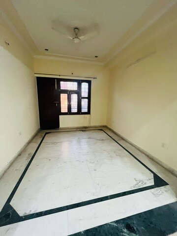 Room in 2 BHK Builder Floor at Sector 38 – for Rent
