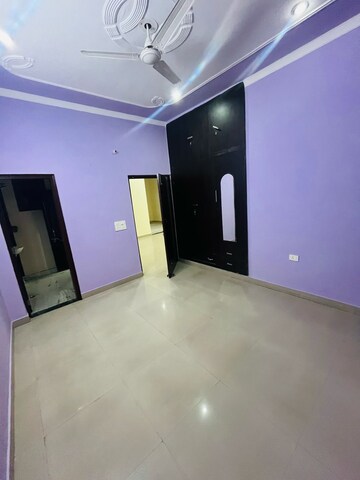 Room in 2 BHK Builder Floor at Sector 38 – for Rent