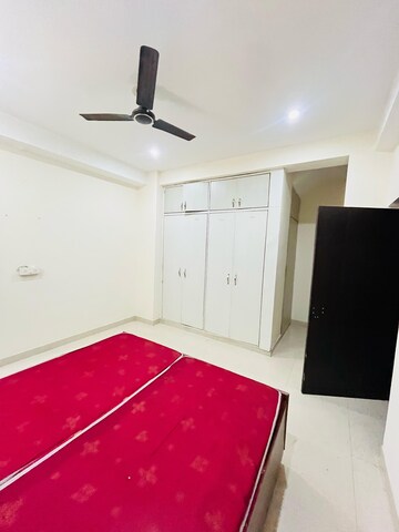 Room in 3 BHK Builder Floor at Sector 46 – for Rent