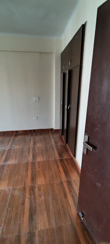 Room in 2 BHK Apartment at Futec Gateway, Sector 75 – for Rent
