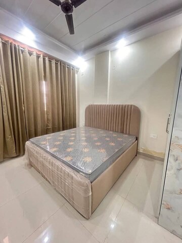 Bedroom in 1 BHK Builder Floor at Sushant Vyapaar Kendra, Sector 43 – for Rent