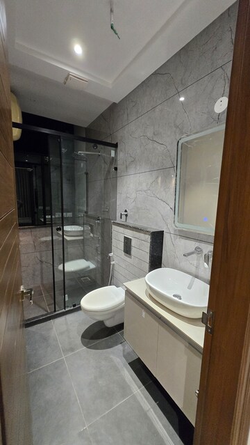 Attached Bathroom in 3 BHK Builder Floor at Sector 42 – for Rent
