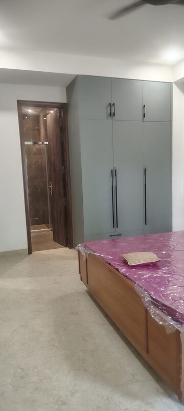 Room in 3 BHK Builder Floor at Ansal Sushant Lok I, Sector 43 – for Rent