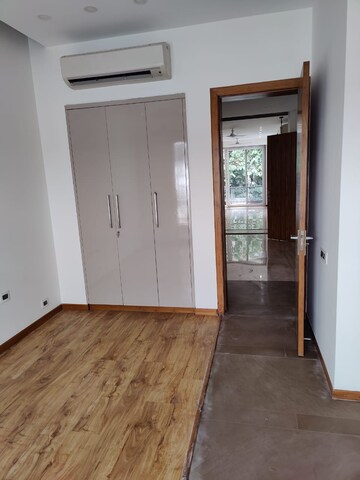 Room in 4 BHK Builder Floor at Ansal Sushant Lok I, Sector 43 – for Rent