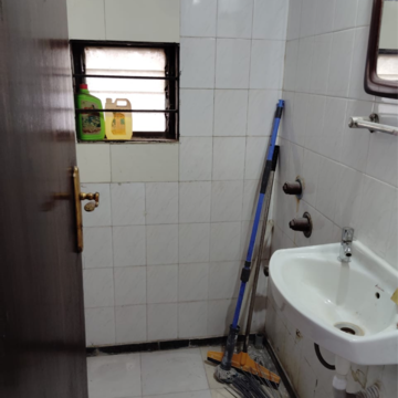 Attached Bathroom in 3 BHK Apartment at Goregaon East – for Rent