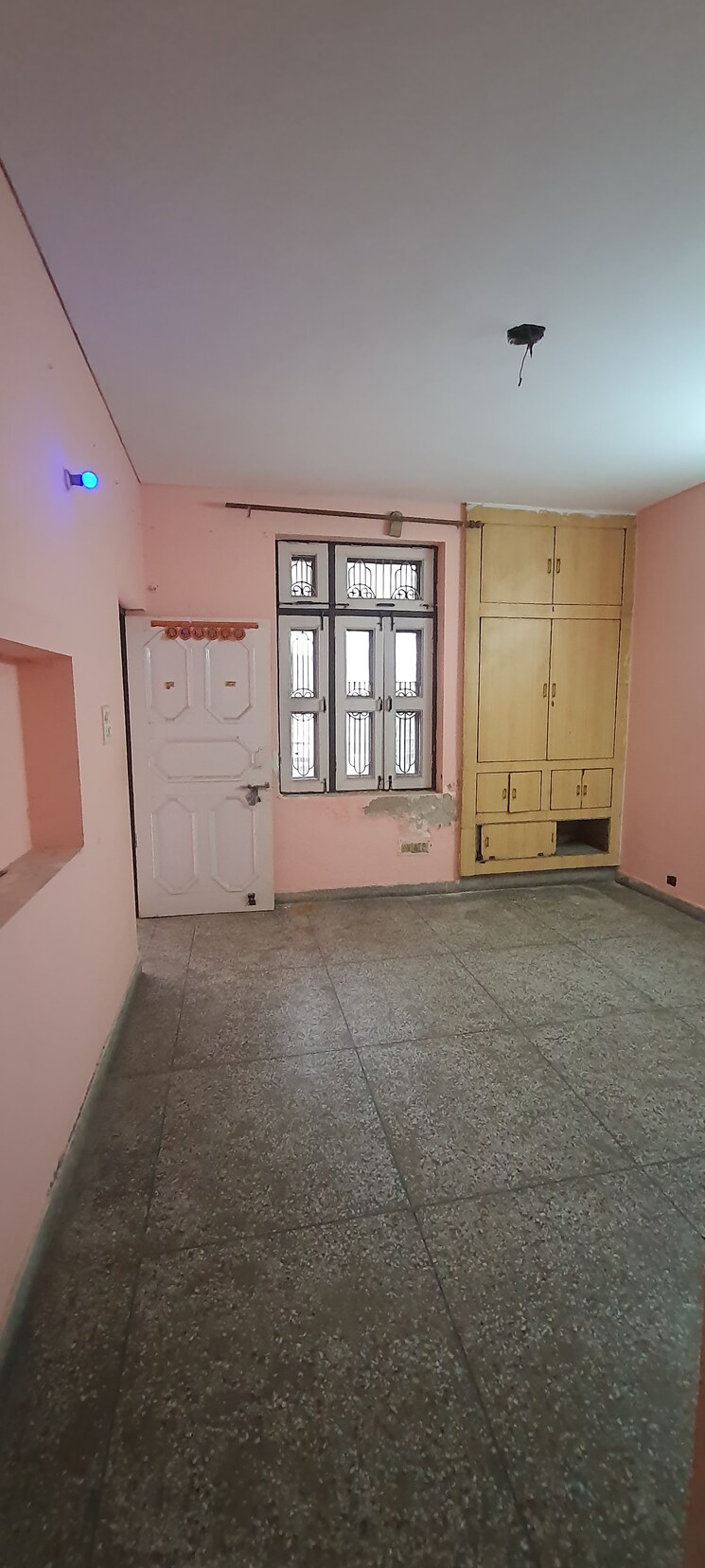 Room, sector 8 2.5 Bedroom 160 Sq.Yd. Independent House In Sector 8 Faridabad 8513882