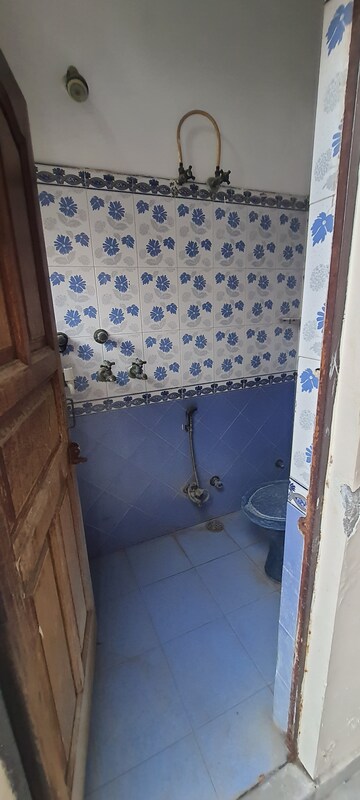 Attached Bathroom in 2.5 BHK Independent House at Sector 8 – for Rent