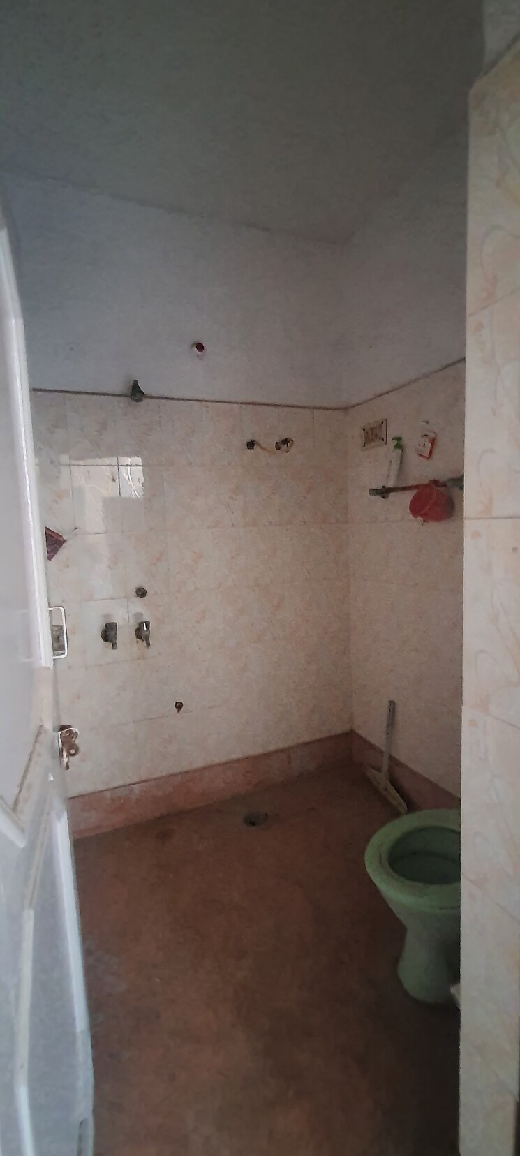 Attached Bathroom, sector 8 2.5 Bedroom 160 Sq.Yd. Independent House In Sector 8 Faridabad 8513882