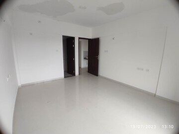 Room in 3 BHK Apartment at Dahanukar Apartments, Kothrud – for Rent