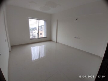Room in 3 BHK Apartment at Dahanukar Apartments, Kothrud – for Rent