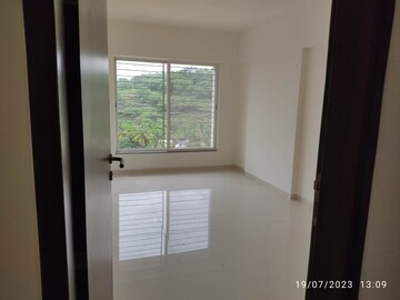 Room in 3 BHK Apartment at Dahanukar Apartments, Kothrud – for Rent