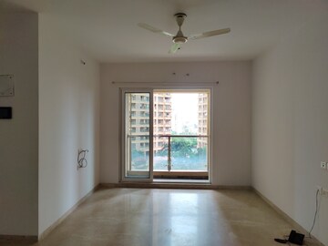 Room in 2 BHK Apartment at Dosti Group Imperia, Manpada – for Rent