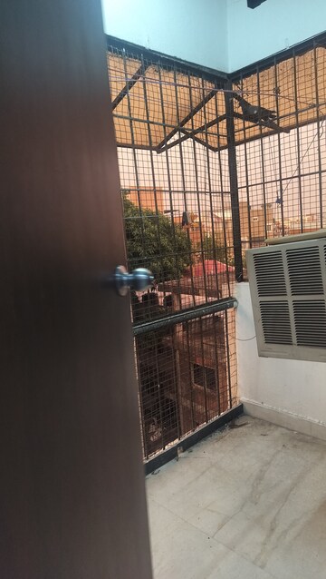 Room in 3 BHK Apartment at Banjara Hills – for Rent