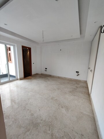 Room in 4 BHK Apartment at Vasant Kunj – for Sale