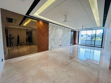 Room in 4 BHK Builder Floor at DLF Atria, Dlf Phase ii – for Rent