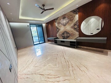 Room in 4 BHK Builder Floor at DLF Atria, Dlf Phase ii – for Rent