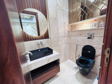 Attached Bathroom in 4 BHK Builder Floor at DLF Atria, Dlf Phase ii – for Rent