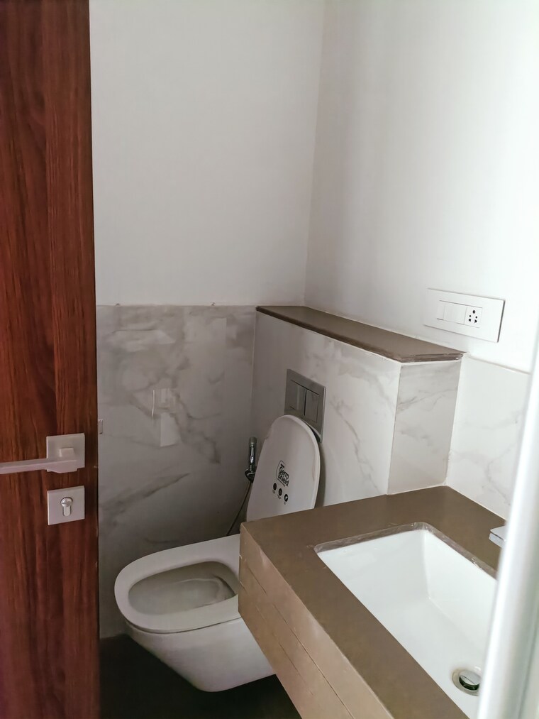 Attached Bathroom, piramal-revanta 2 Bedroom 894 Sq.Ft. Apartment In Mulund West Mumbai 8513997