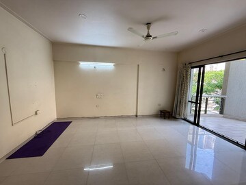 Room in 2 BHK Apartment at Lunkad Skylounge, Kalyani Nagar – for Rent