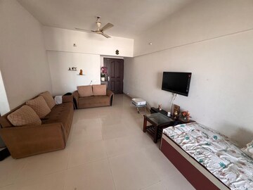 Room in 2 BHK Apartment at Mirchandani Palms, Rahatani – for Rent