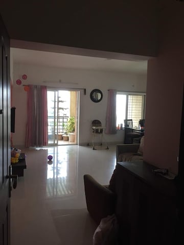 Room in 2 BHK Apartment at Mirchandani Palms, Rahatani – for Rent