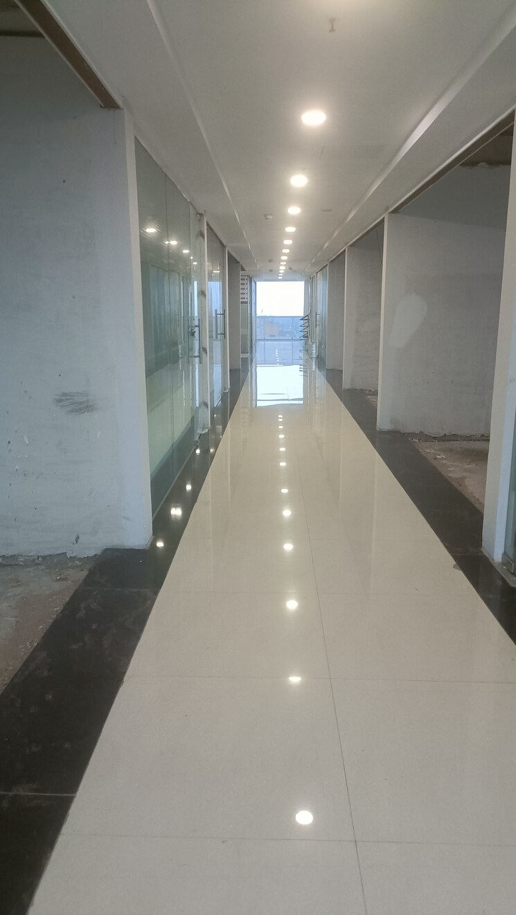 Team Area, spectrum-metro Commercial Office Space 325 Sq.Ft. In Sector 75 Noida 8514034