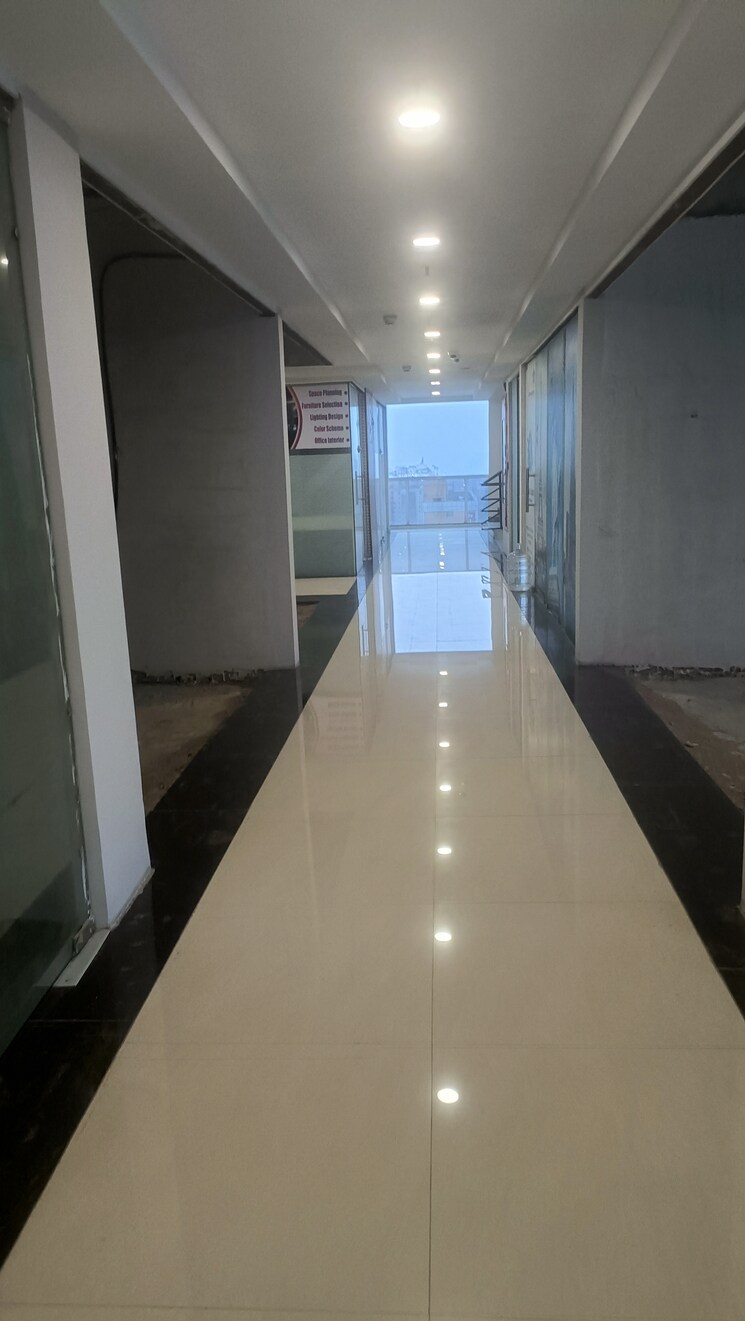 Team Area, spectrum-metro Commercial Office Space 325 Sq.Ft. In Sector 75 Noida 8514034