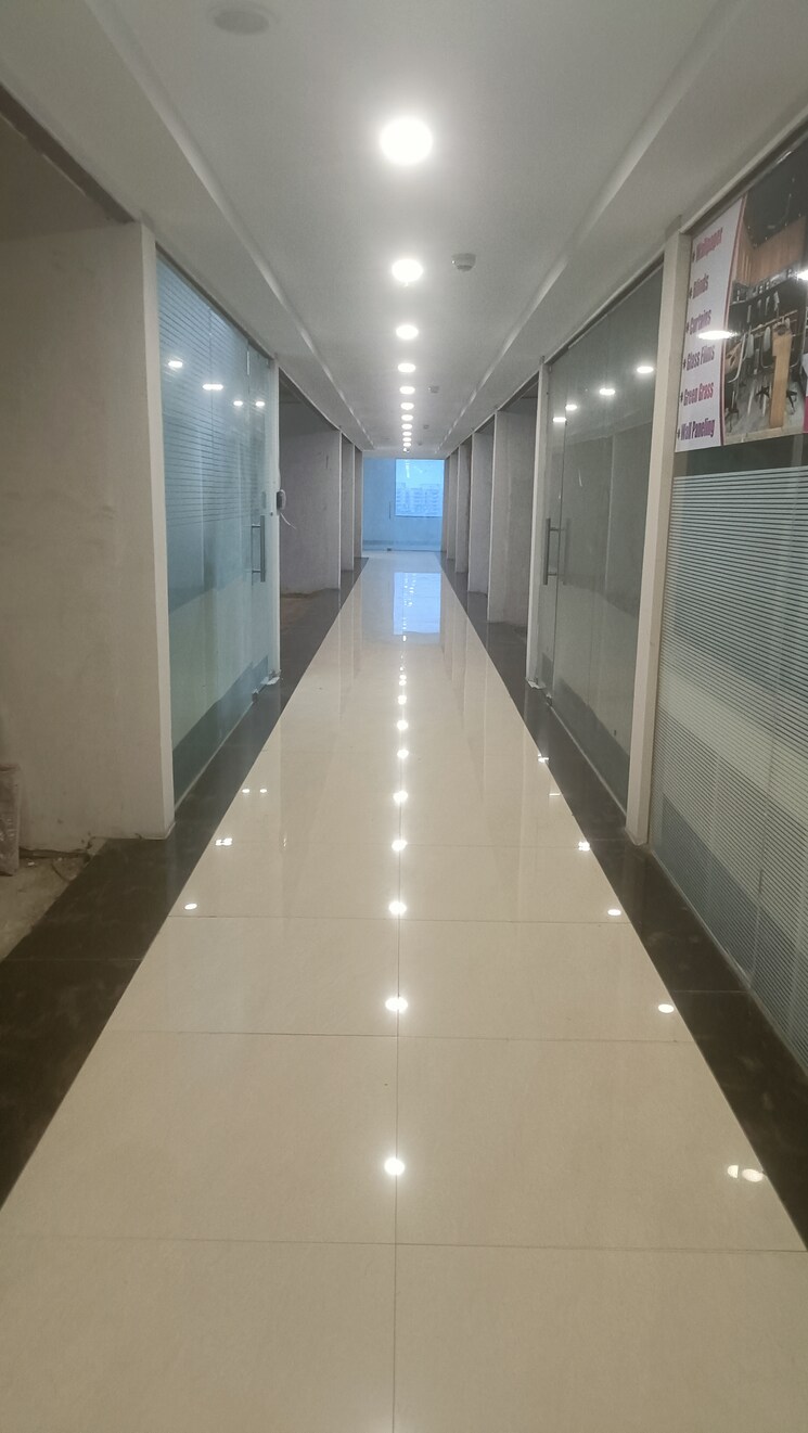 Team Area, spectrum-metro Commercial Office Space 325 Sq.Ft. In Sector 75 Noida 8514034