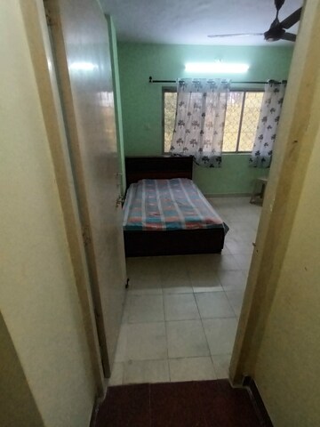 Room in 2 BHK Apartment at Golders Green CHS, Borivali West – for Rent