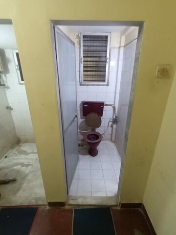  2 BHK Apartment at Golders Green CHS, Borivali West – for Rent