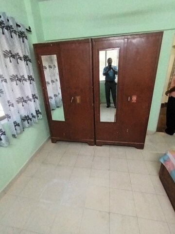 Room in 2 BHK Apartment at Golders Green CHS, Borivali West – for Rent