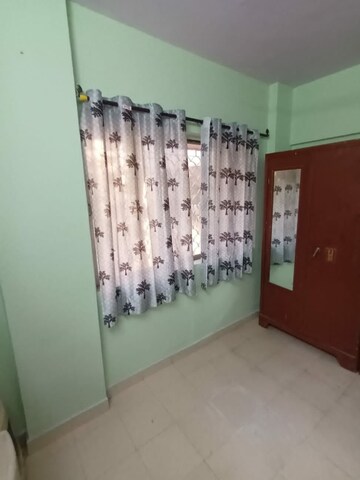 Room in 2 BHK Apartment at Golders Green CHS, Borivali West – for Rent