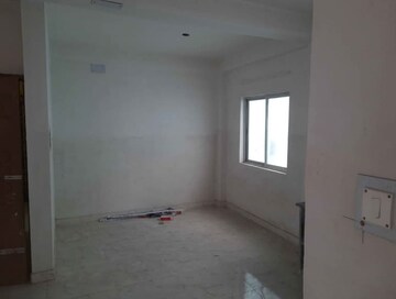 Room in 2 BHK Apartment at Single Tower, Kasba – for Rent