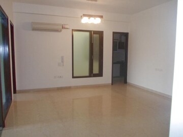 Room in 3 BHK Apartment at Jor Bagh – for Rent