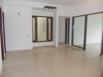 Room in 3 BHK Apartment at Jor Bagh – for Rent