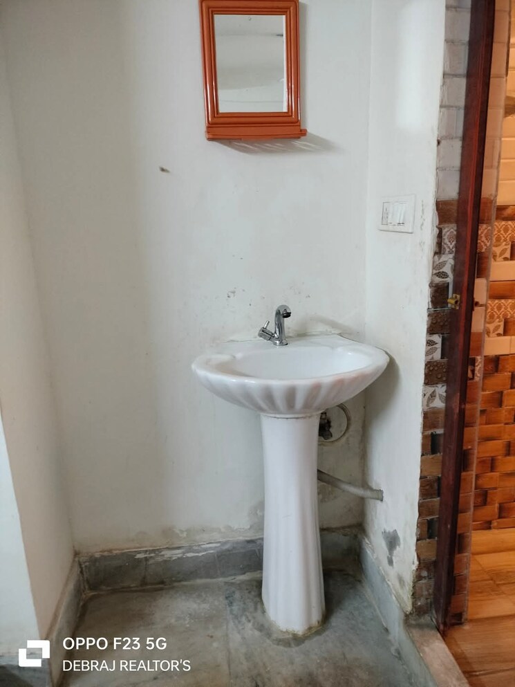Attached Bathroom, bhawani-tower 2.5 Bedroom 920 Sq.Ft. Independent House In Keshtopur Kolkata 8514118