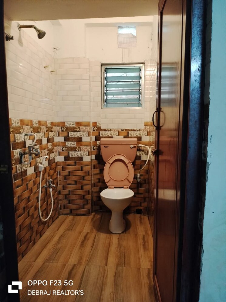 Attached Bathroom, bhawani-tower 2.5 Bedroom 920 Sq.Ft. Independent House In Keshtopur Kolkata 8514118