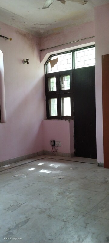 Room in 2 BHK Builder Floor at Ansal Plaza Sector-23, Sector 23 – for Rent