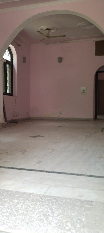 Room in 2 BHK Builder Floor at Ansal Plaza Sector-23, Sector 23 – for Rent