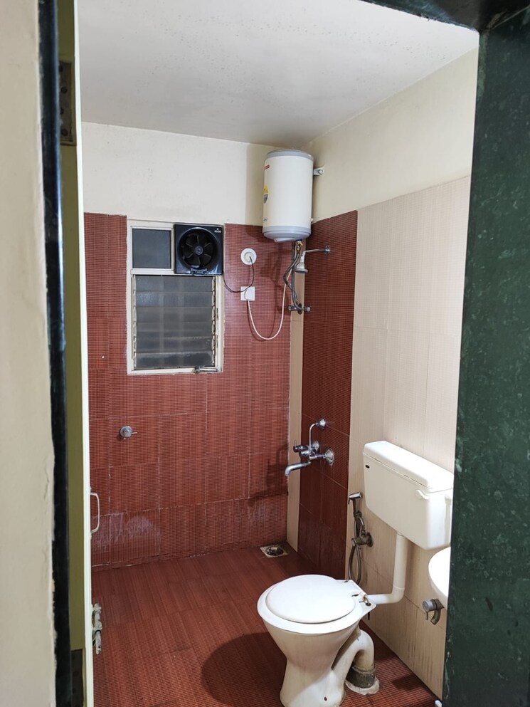Bathroom, g-k-daffodils-housing-society 3 Bedroom 1300 Sq.Ft. Apartment In Pimple Saudagar Pune 8514045