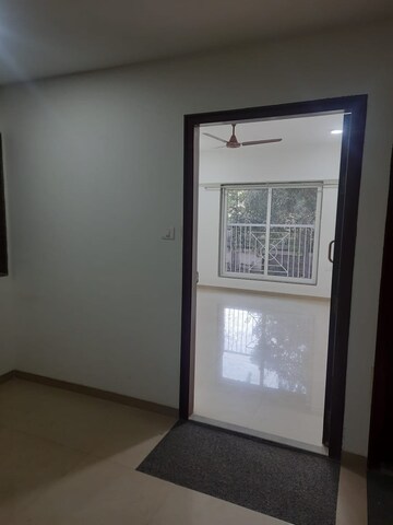 Room in 1 BHK Apartment at Starwing Kaatyayni Heights, Andheri East – for Rent
