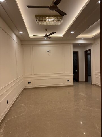 Room in 3 BHK Apartment at Emaar Emerald Floors Premier, Sector 65 – for Rent