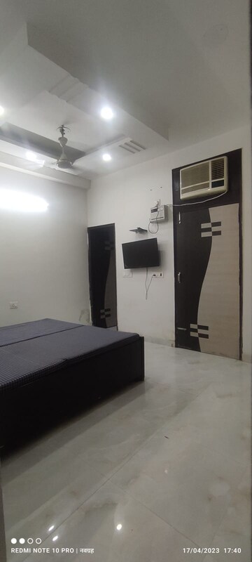 Room in 1 RK Builder Floor at Sushant Vyapaar Kendra, Sector 43 – for Rent