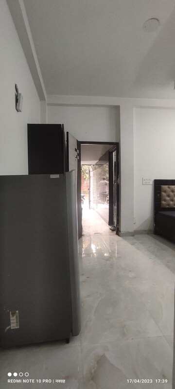 Room in 1 RK Builder Floor at Sushant Vyapaar Kendra, Sector 43 – for Rent