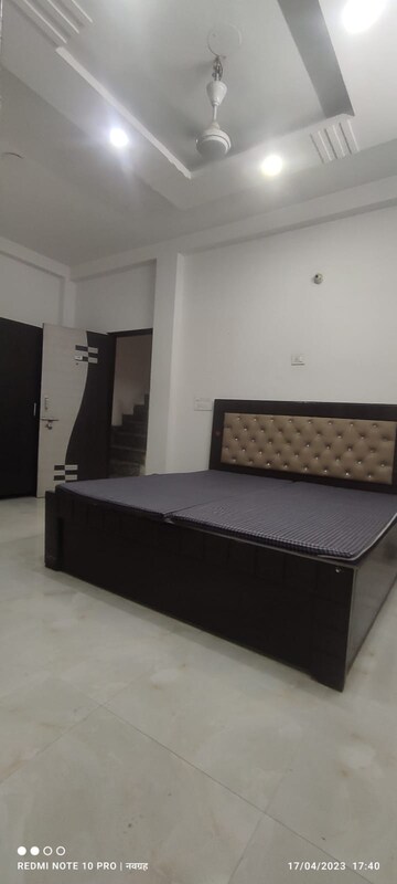 Room in 1 RK Builder Floor at Sushant Vyapaar Kendra, Sector 43 – for Rent
