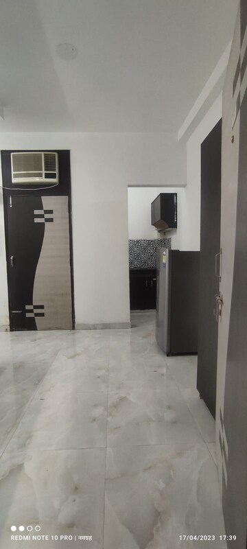 Room in 1 RK Builder Floor at Sushant Vyapaar Kendra, Sector 43 – for Rent