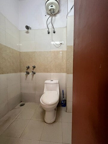 Attached Bathroom in 1 RK Builder Floor at Sushant Vyapaar Kendra, Sector 43 – for Rent