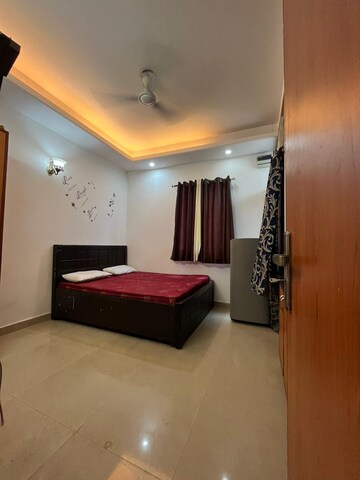 Room in 1 RK Builder Floor at Sushant Vyapaar Kendra, Sector 43 – for Rent