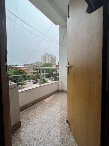 Balcony in 1 RK Builder Floor at Sushant Vyapaar Kendra, Sector 43 – for Rent